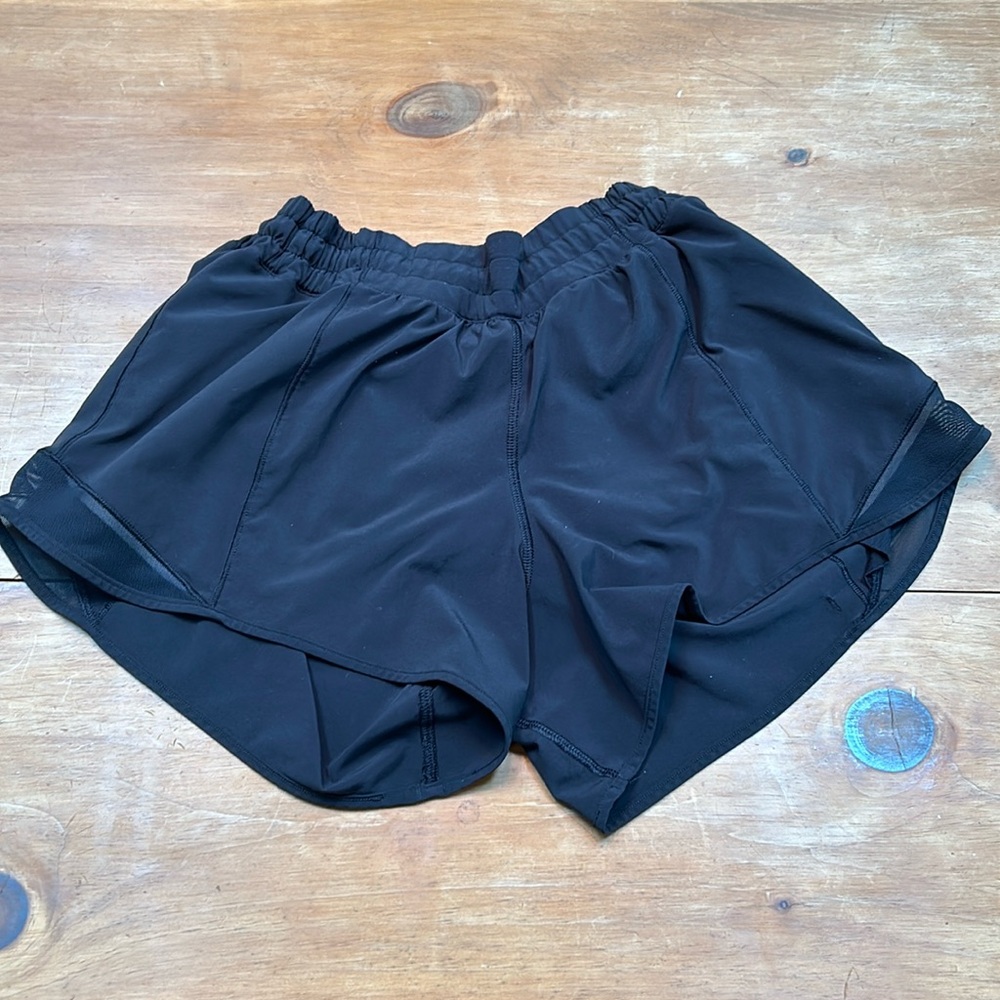 Lululemon Hotty Hot Low Rise Shorts 4” Lined